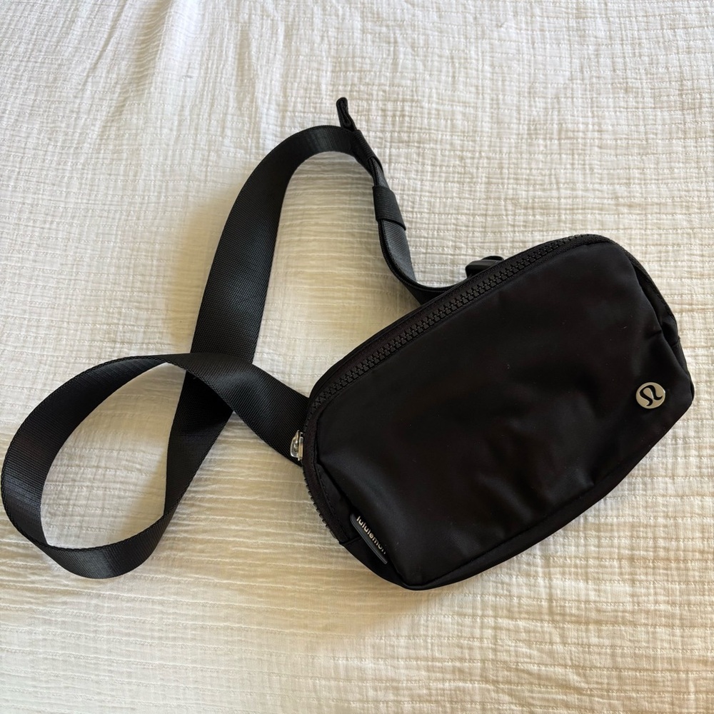 Lululemon Everywhere Belt Bag 1L